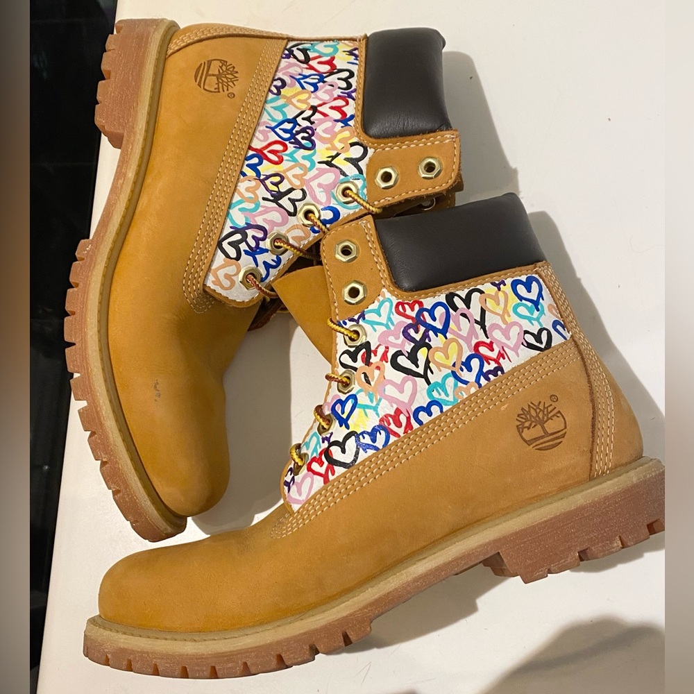 Classic Timberland Boots Heart Design - Picture 3 of 15